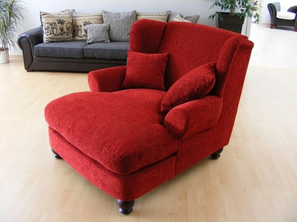raudona-puikus-Longchair-kėdė Wohnidee