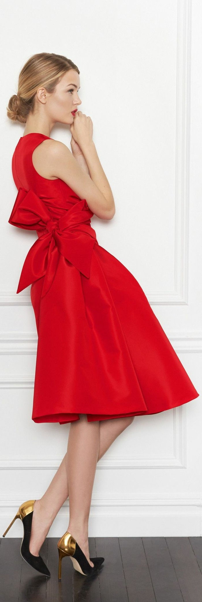 röd klänning skor som Golden skor klackar Red-dress-blond-hår vacker frisyr-idéer-look