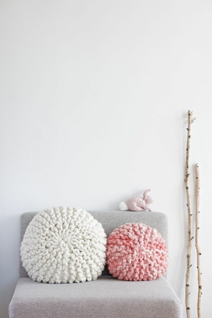 round-Hekle Pillow rosa og hvit DIY idé