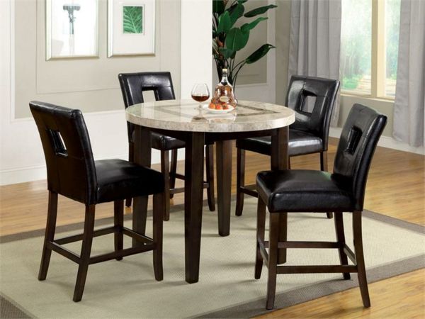 round-up table-con-sedie-pianta verde