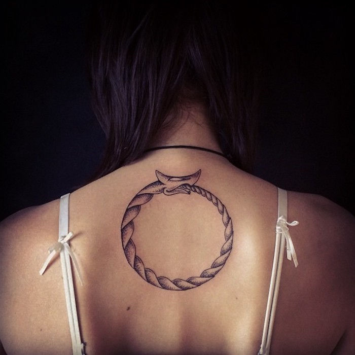 Vikings tattoo, kača, vrv, keis, hrbet, nazaj tatoo, ženska