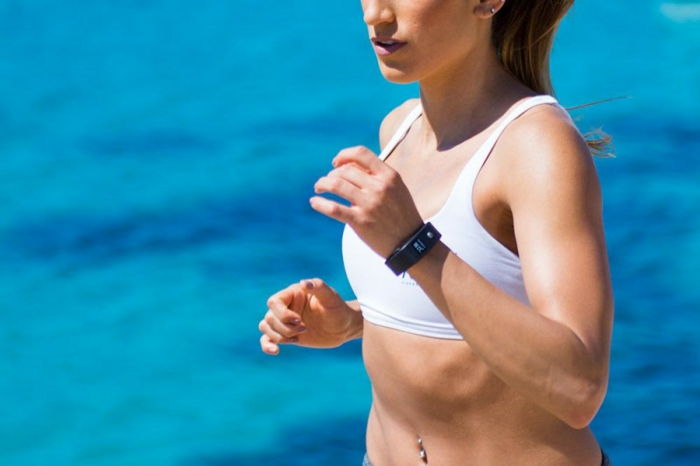 Kör med en armbandsur parametrarna som körs jogging kilometer puls tempo figur passform behålla skönhet