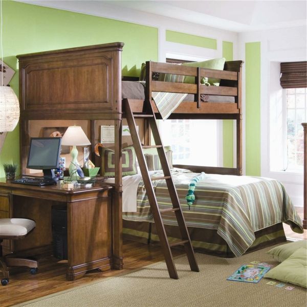 rustikálne-full-size bed loft-s-tvrdého vyrobené-mixed-with-stole-tradičné-schodisko-and-desk-lámp