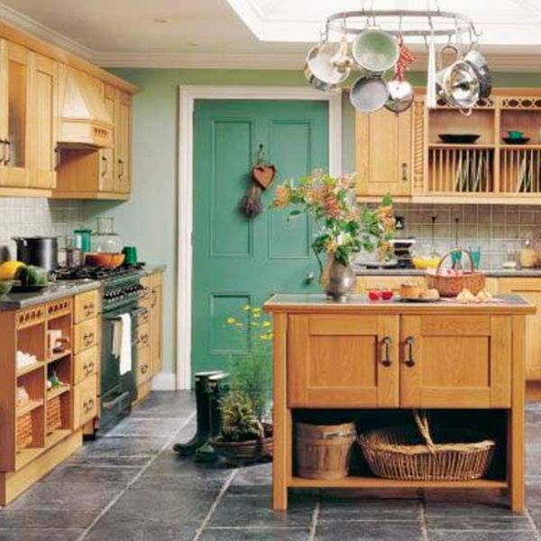 rustikálne nábytok-francúzsko-kuchynské závesné panvice a drevené skrine