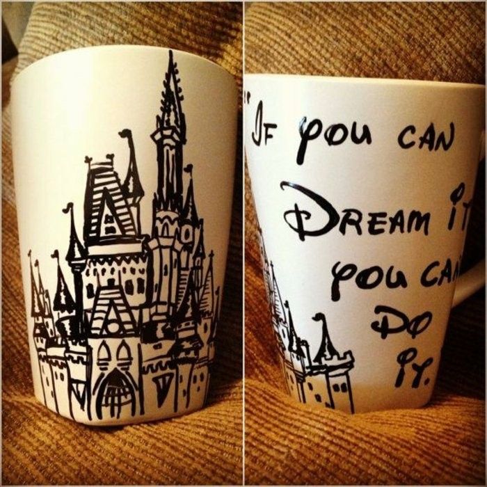 söt kaffekopp med Disney mönster