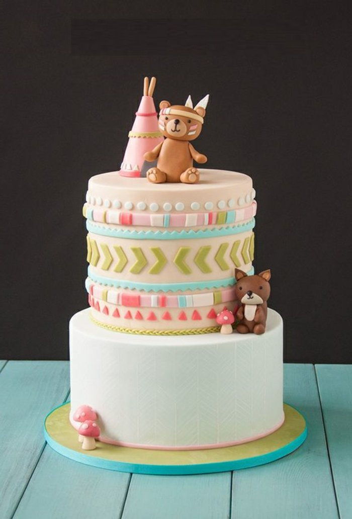 słodki tort urodzinowy dla dzieci z boho wzorów i niedźwiedzica liczbach
