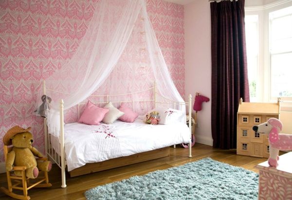 sweet-babykamer-with-a-hemelbed