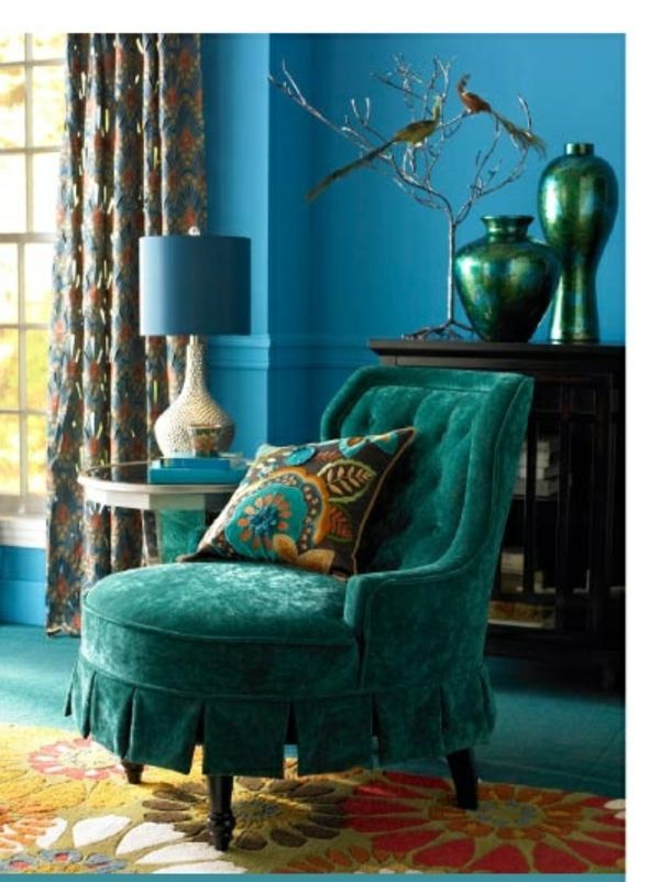įskaitant tapetai ir aksomo baldai ir Blue-sienos-and-a-mėlynas fotelis