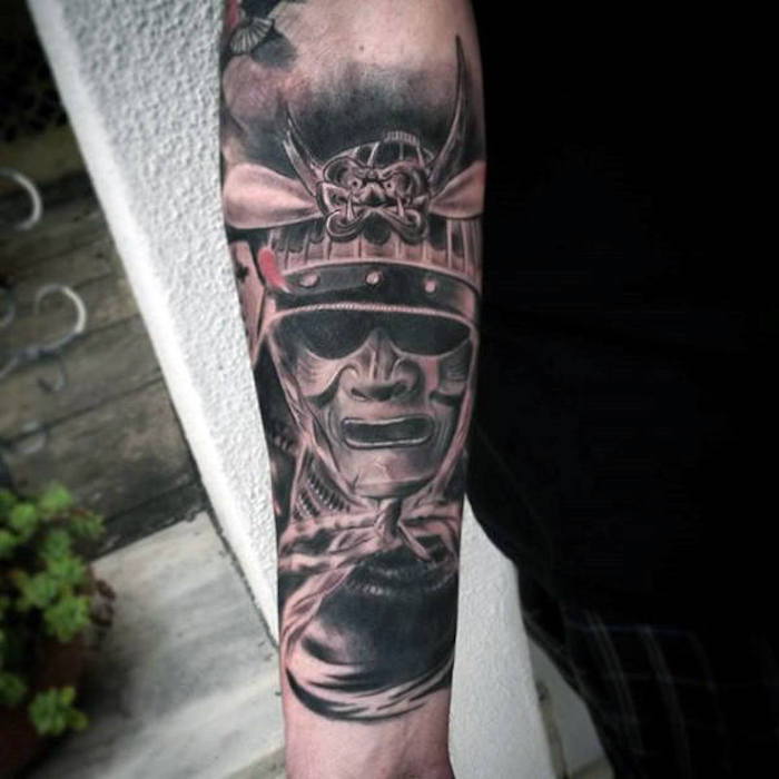 tatuaj luptător, tatuaj braț, cască, mască, samurai