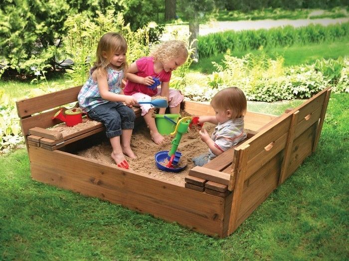 sandbox-lastno graditi otroci igrajo-in-a-peskovniku