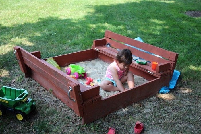 sandbox-lastno-build peskovnik iz temnega lesa