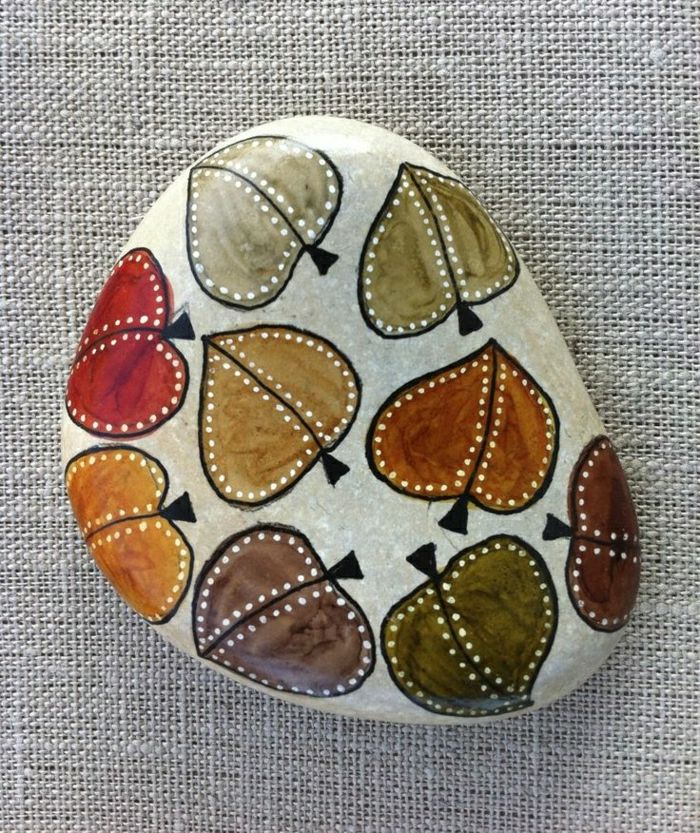 frumos decorate de piatră de toamnă frunze-diferite-cald-color pictate manual