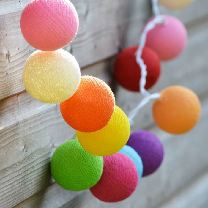 vacker dekoration färg-lichterkette Glödande bollar