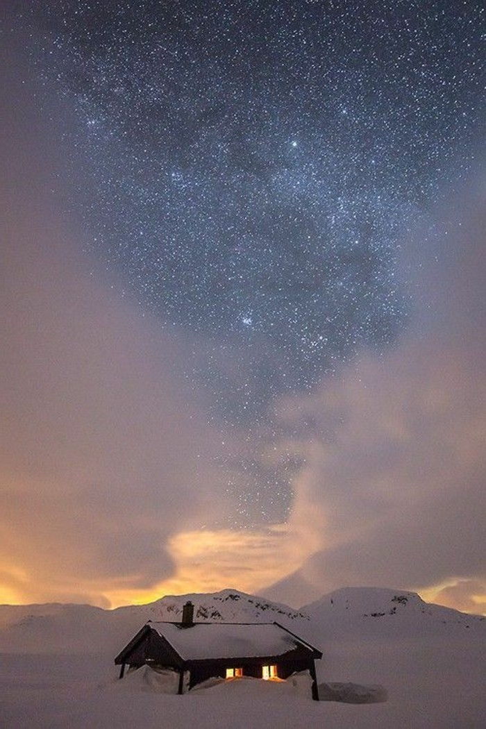 bela retratos do inverno Cottage in Snow céu cheio de estrelas, Stardust