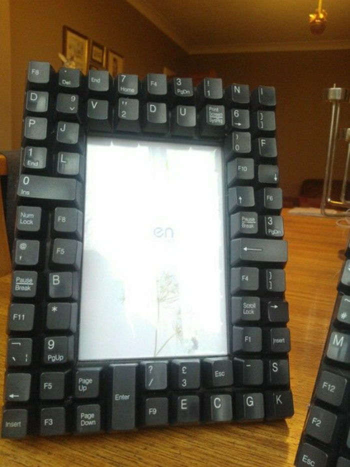 gražus rėmelis, pagamintas iš kompiuterio klaviatūros