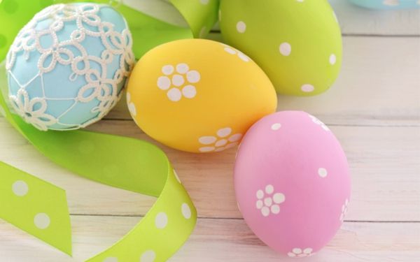 gražūs deco idėjos-už-Easter-su-spalvingas-Velykų kiaušiniai