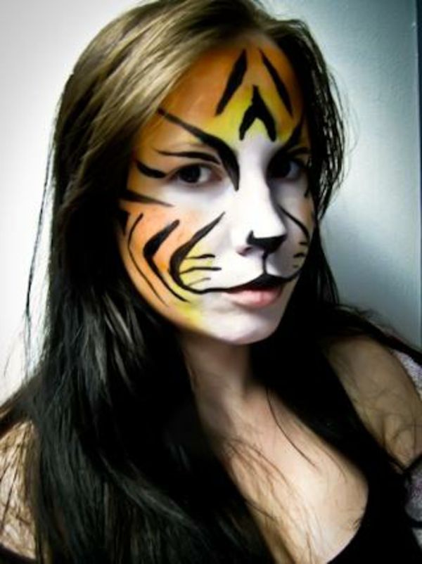 composição bonita-mulher com Tiger--