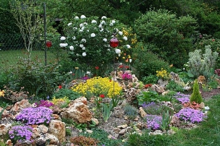 piękne ogródki-with-Alpineum-make-czerwone lampy, oświetlenie ogrodowe, ogrodzenia