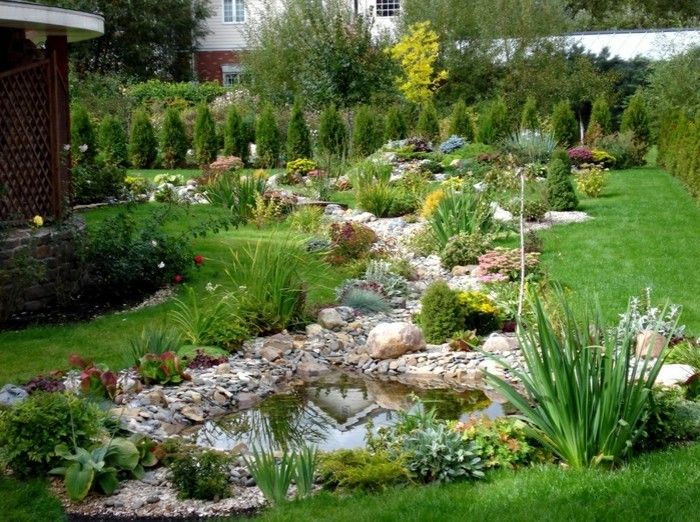10blumenbeet-z-kamni-mini-ribnik vrt vrtna uta, vrtna uta