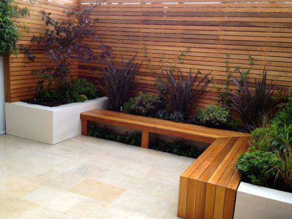 graži-pavėsinė-gražus sodas-dizainas-sodo idėjos medienos suoliukas-sodo kampelis sėdynės medienos