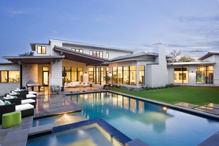 Belas casas lindo-modelo super-piscina ao lado