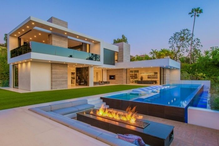 Belas casas-super-grande-modelo-by-a-piscina