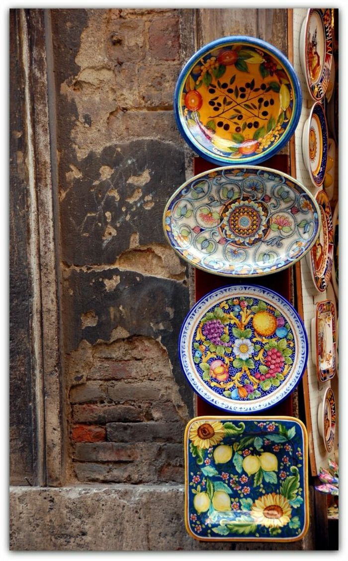 vakre håndmalte keramiske plater, Siena, Italia