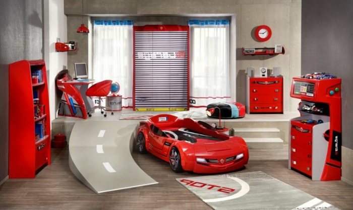 Sugestii de mobilier pentru băieți pentru autostrăzi și o mașină roșie în loc de mobilier roșu