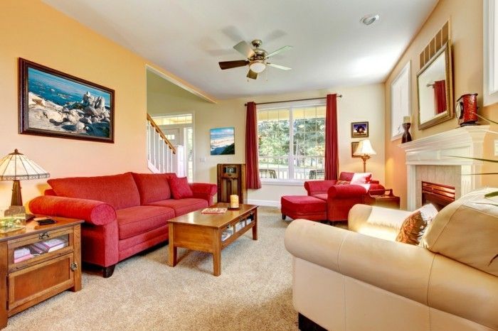 vakker-wohnideen-rød-sofa-og-beige ensfarget vegg-elegant-interiør