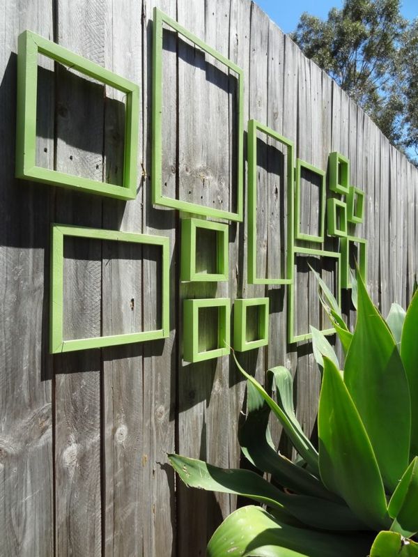 underbar trädgård staket med grön ram