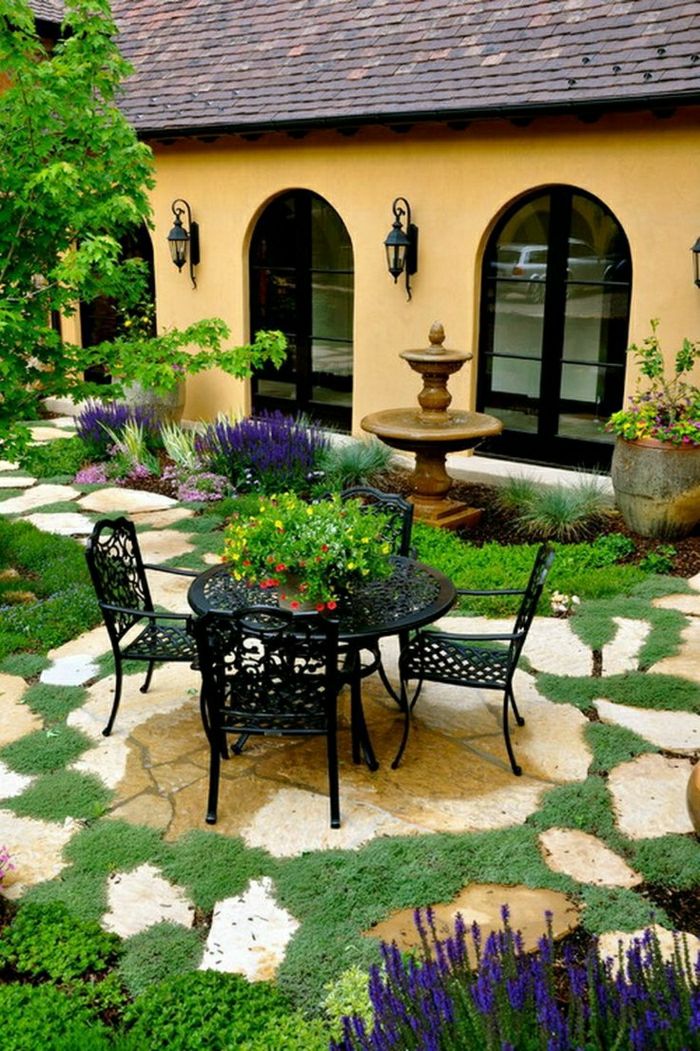 nice house vrt-miza-stoli-kovanega železa cvetlični vrt fontane