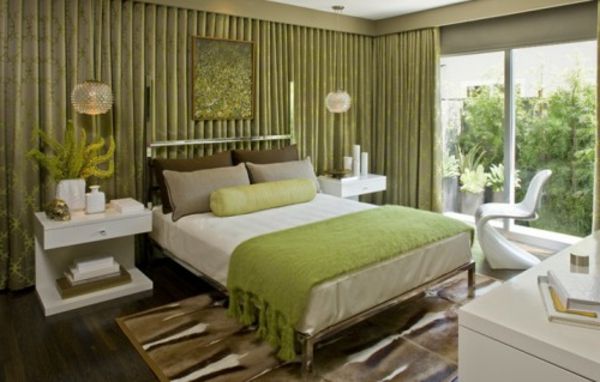 frumos-dormitor-in-perete de culoare verde oliv-un perete de sticlă