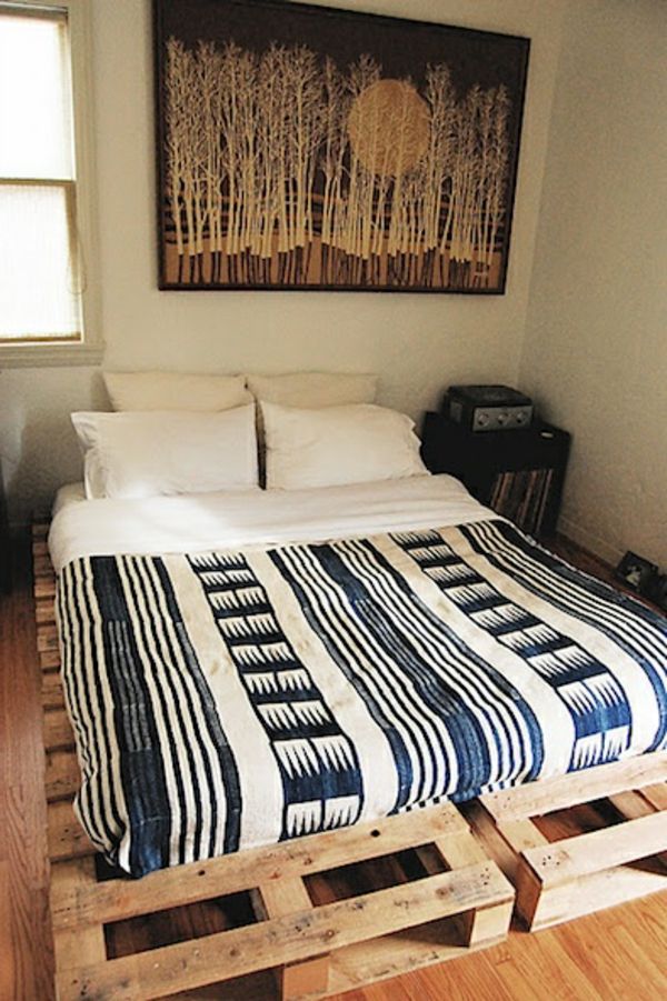 nice-and-comfortabele-bed-of-pallets