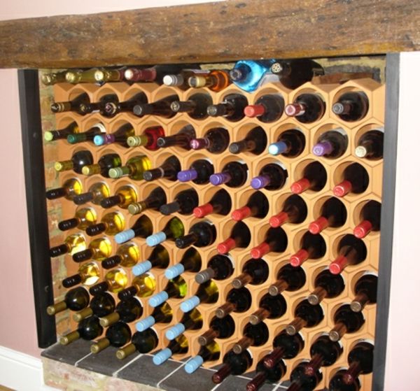 fajny stojak na wino z cegły - ciekawe zdjęcie