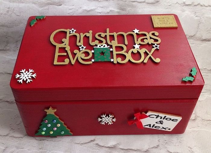 en låda i rött med gåvor till julafton - rutmall