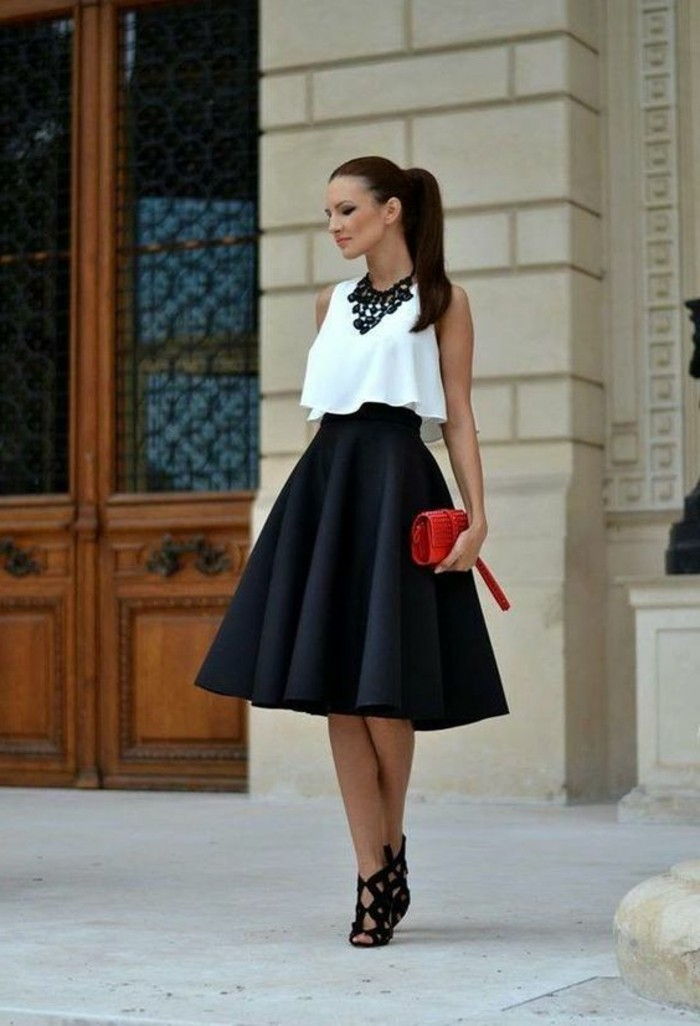 odseky elegantné šaty-červeno-bag-black-rock-bielo-blúzka-black-náhrdelník-topánky-s-vysoko