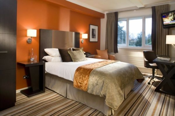 yatak odası-mobilya-sıcak-duvar-renk-özgün tasarım
