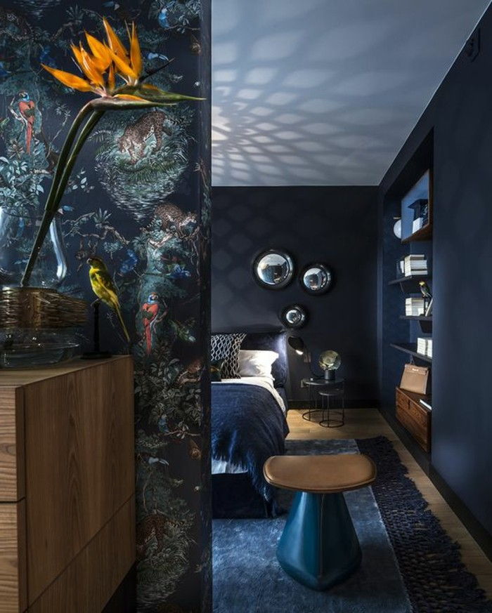 slaapkamer-decoreren-black-floral-bedden-mirror