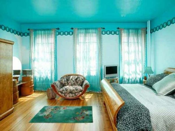 spálňa-all-in-Turquioise-farieb-paint-dreveného nábytku a dreva podlahy