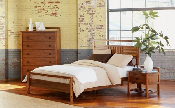Yatak odasındaki İskandinav tarzı mobilyalar-yeşil bitki