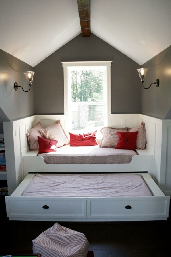 soverom-med-taket skrå-moderne-hvitt-møbler brikker