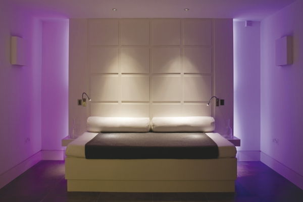 colore viola per la camera da letto - illuminazione moderna