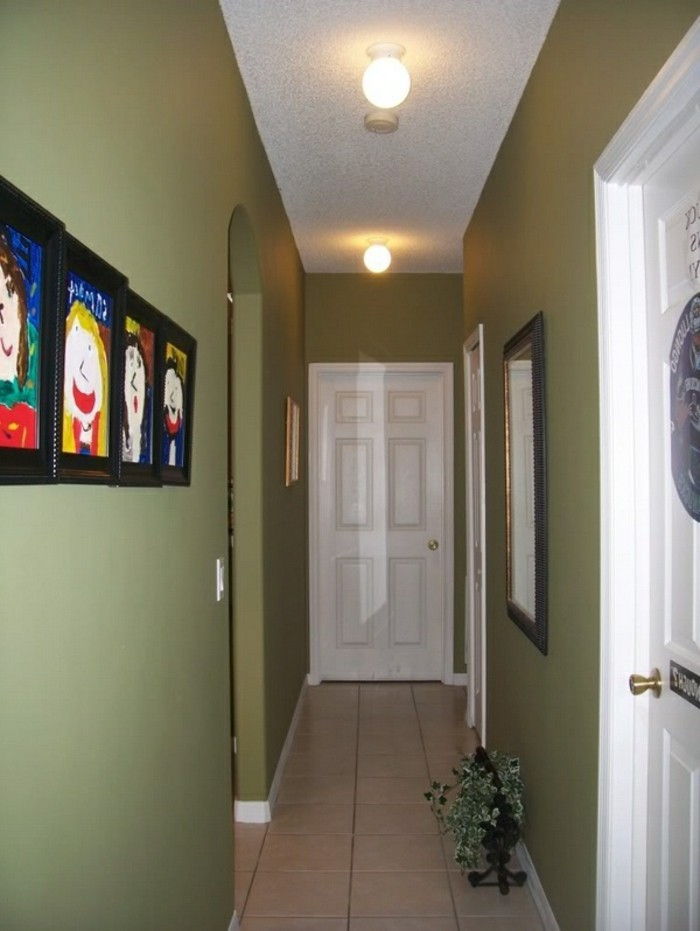 úzky koridor-make-zeleno-steny-farebné tapety