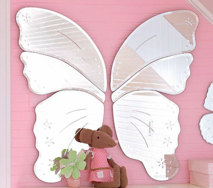 sommerfugler-Deco-sølv-warbe-rosa-vegg
