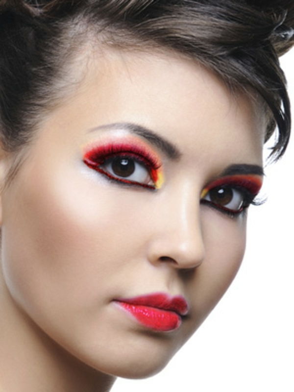 make-up-halloween-moderne og vakker ung kvinne