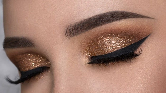 make-up tipy-oči-perfect-obočie očné linky bronzové a zlaté očné tiene dlhými riasami
