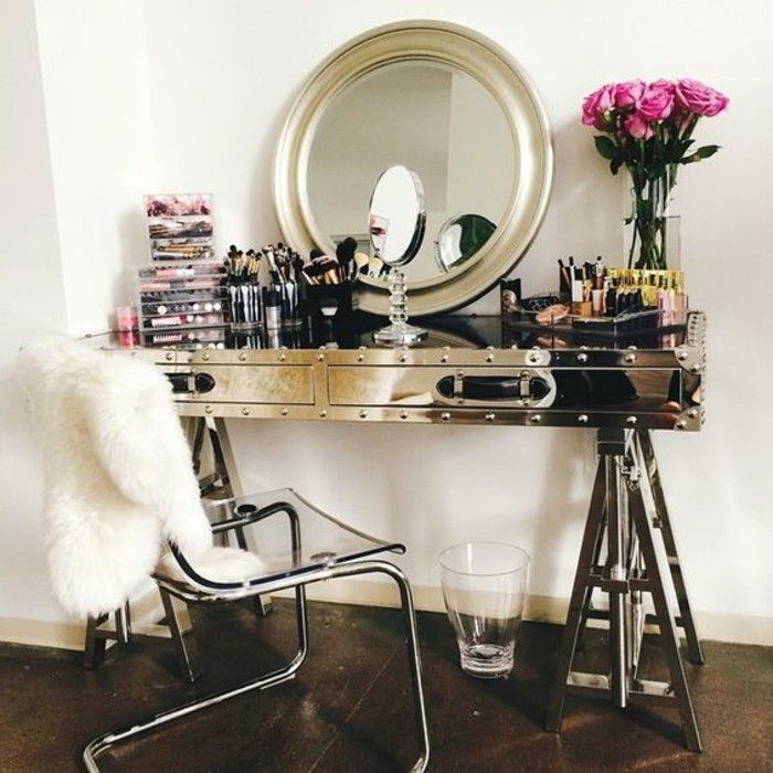 sminkebord-dressing table-med-speil-rosa-roser-make-up-round-speil