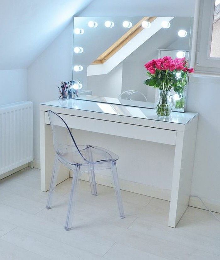 toalettbord-med-lys-Roses-stol-av-glass