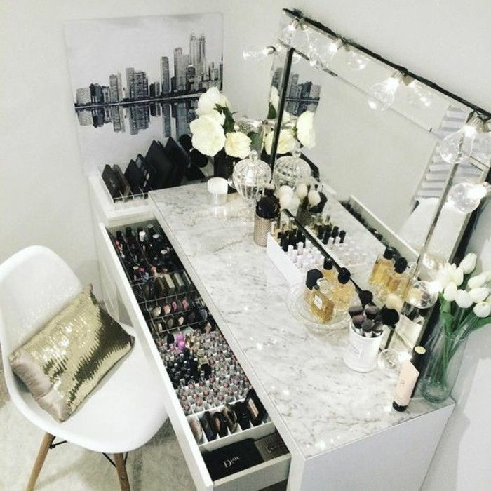 toaletný stolík-s-osvetlenie-Make-up-parfumy-as-ruža štvorcových zrkadlo