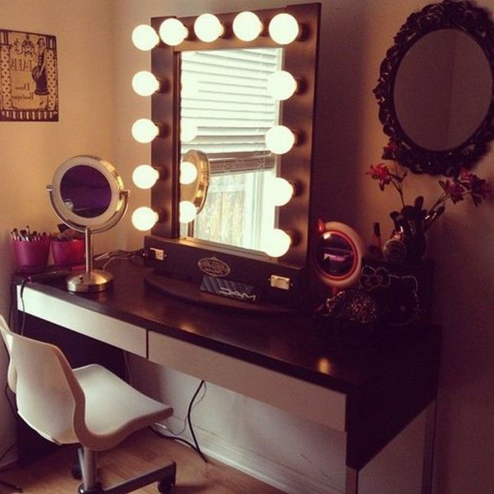 dressing table-with-specchio-bulb-moderno-chair